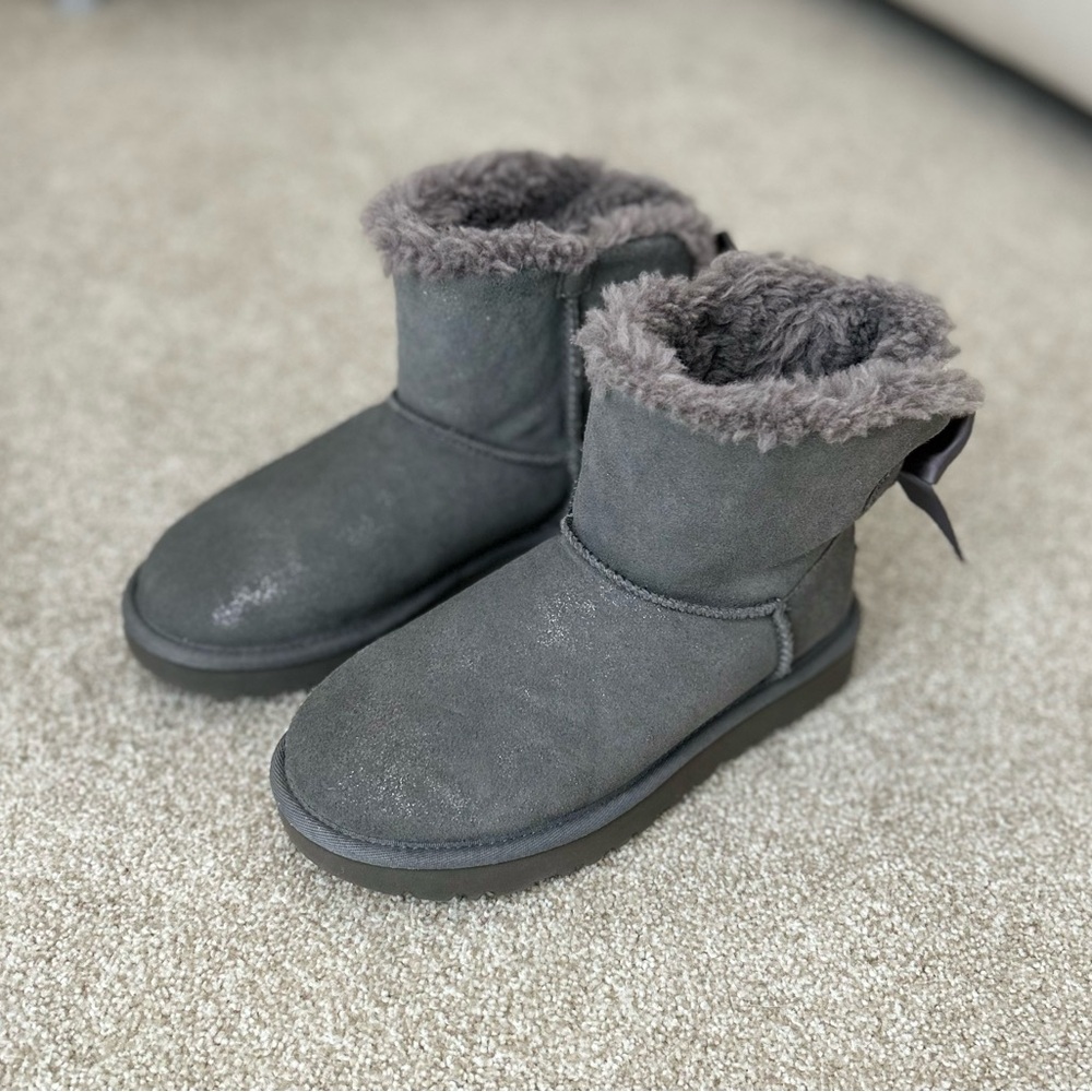 UGG Mini Bailey Bow Charcoal Glimmer